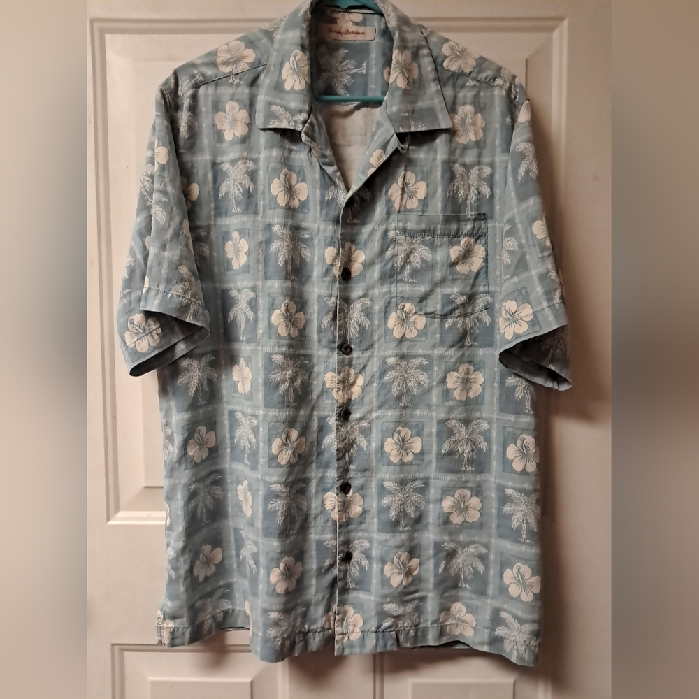 Tommy Bahama 100% Silk Mens Large Hawaiian Floral Button Down Shirt.